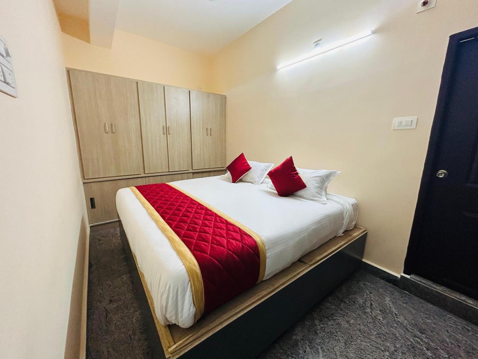 Y Stay Homestay Tirupati Extérieur photo