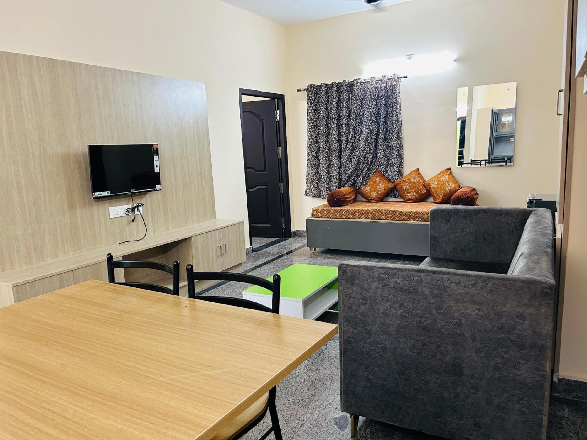 Y Stay Homestay Tirupati Extérieur photo