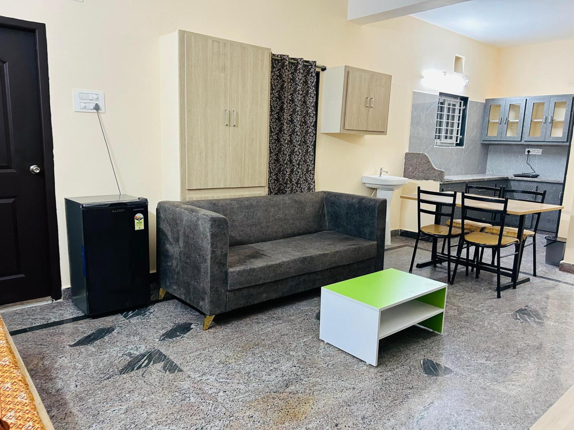 Y Stay Homestay Tirupati Extérieur photo
