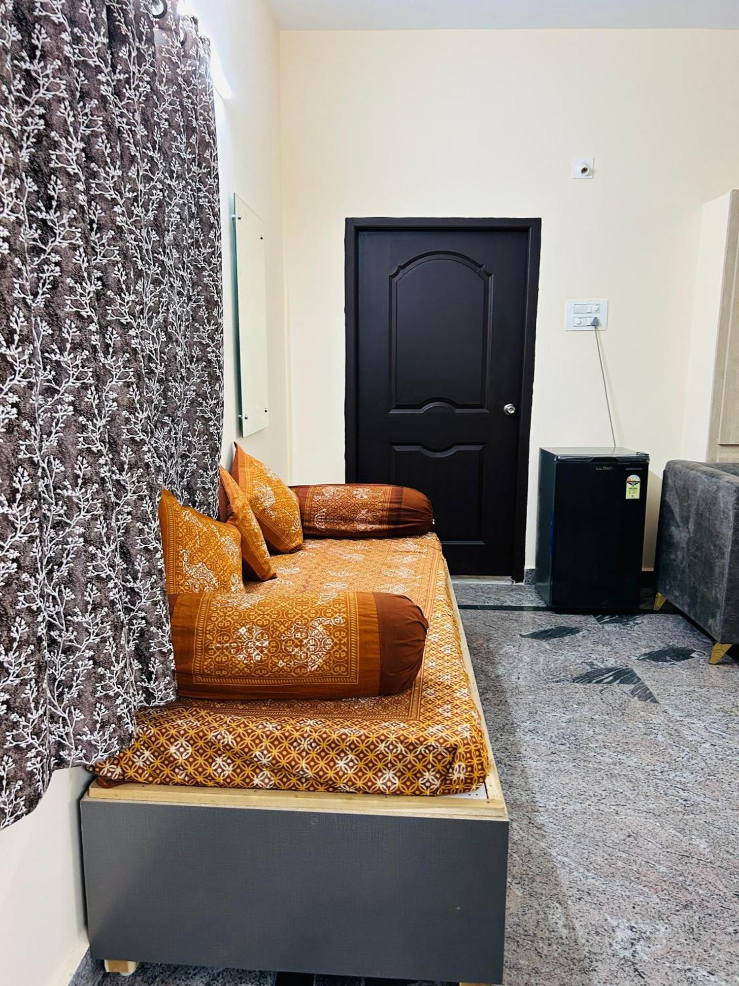 Y Stay Homestay Tirupati Extérieur photo